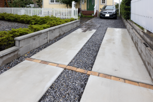 水たまり、車の出し入れ全てが解決した延長敷地